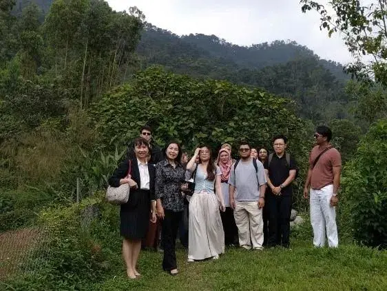 Hành trình xanh: Sinh viên Nanyang Polytechnic (Singapore) khám phá "kho báu" dược liệu tại Sóc Sơn`