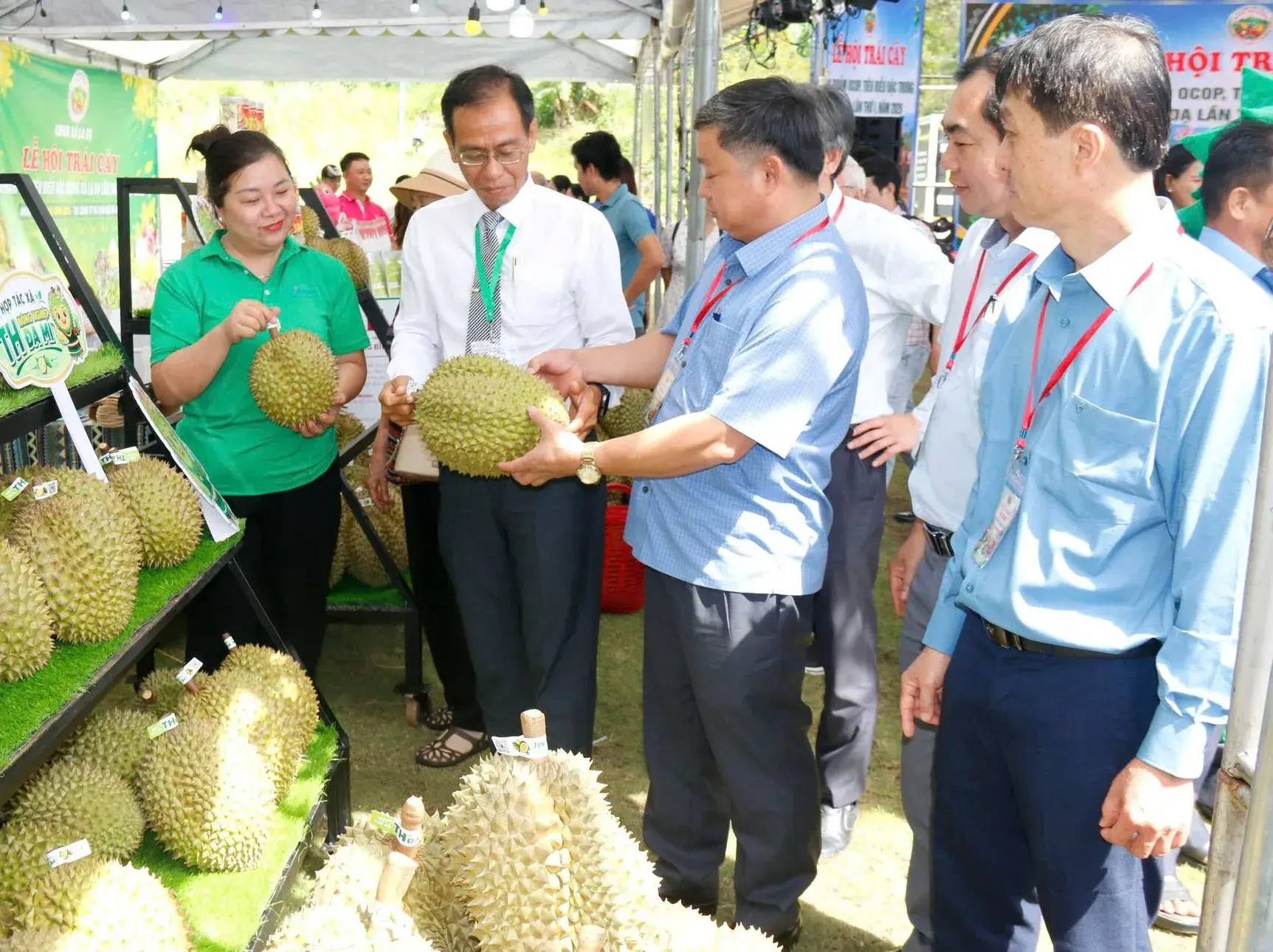 Lễ hội trái cây La Dạ đưa mùa quả chín thành trải nghiệm