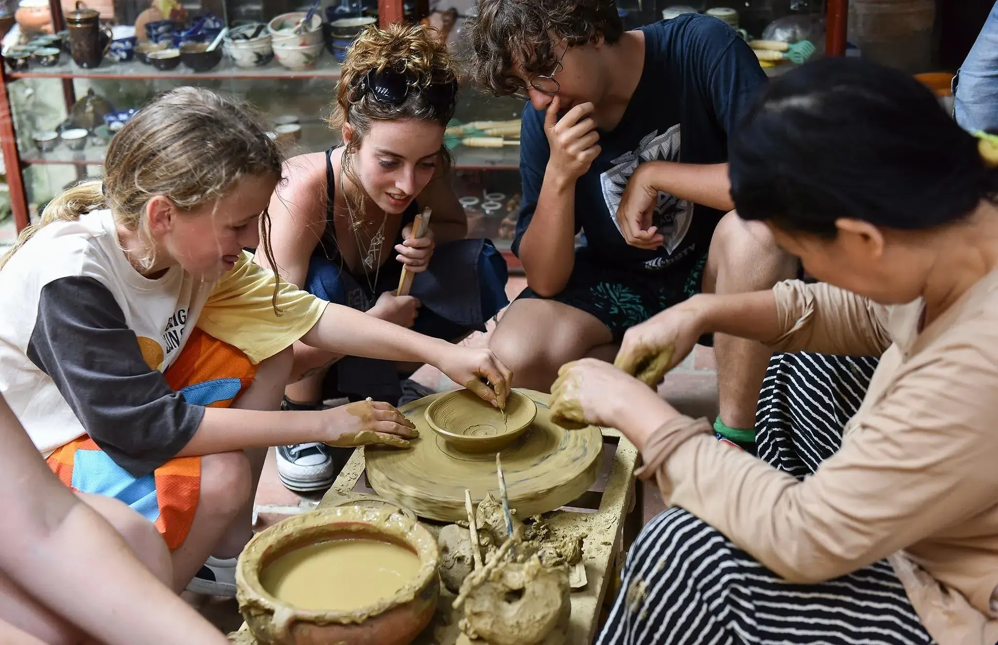 Hòa mình vào trải nghiệm văn hóa sống tại làng nghề Hà Nội