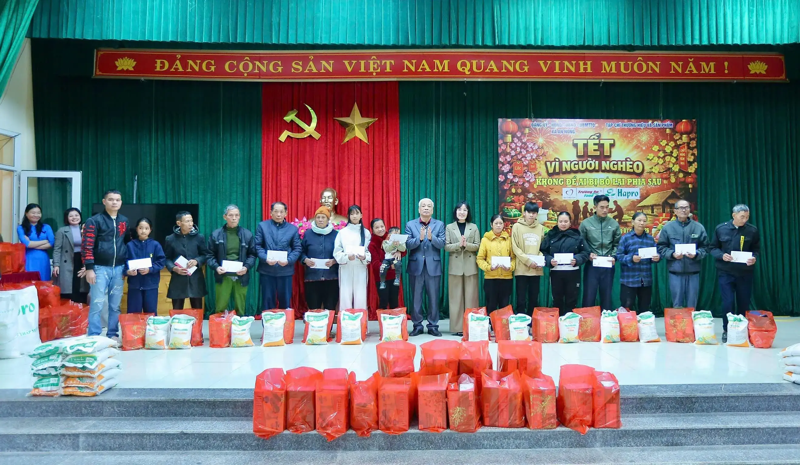 Tết vì người nghèo – không để ai bị bỏ lại phía sau tại xã An Nông: “Lan tỏa giá trị nhân văn từ thương hiệu đến cộng đồng”